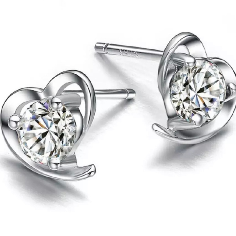925 Sterling Silver CZ Heart Studs